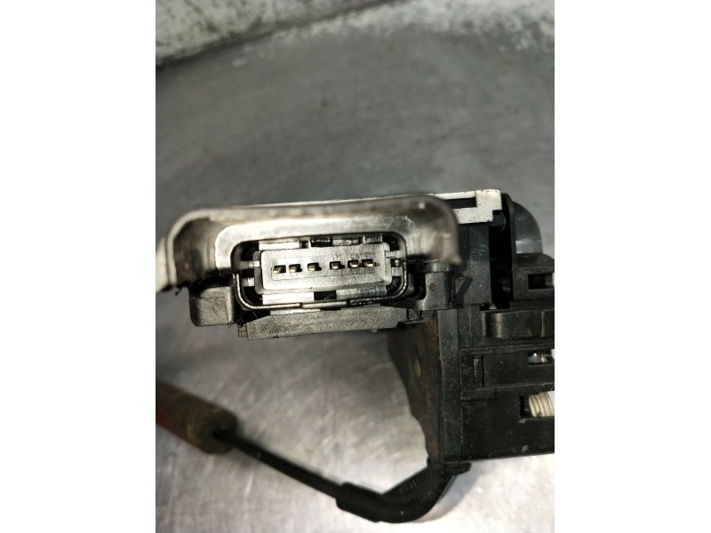 Recambio de motor cierre centralizado delantero derecho para peugeot 207 cc referencia OEM IAM 24094158 2p 