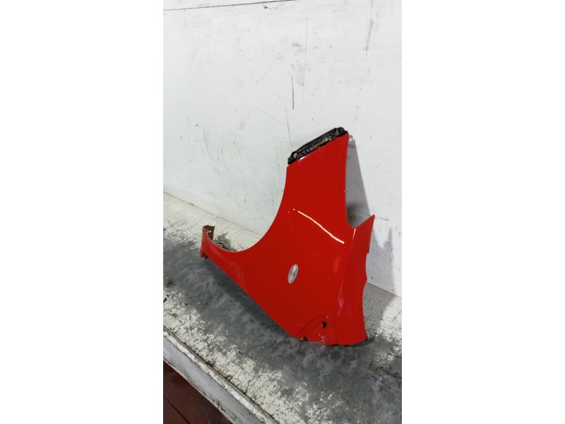 Recambio de aleta delantera izquierda para toyota yaris 1.3 16v cat referencia OEM IAM   