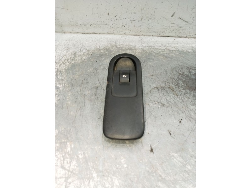Recambio de mando elevalunas delantero derecho para renault scenic ii authentique referencia OEM IAM 156013740  