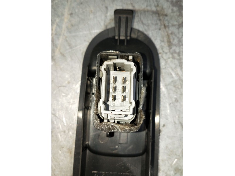 Recambio de mando elevalunas delantero derecho para renault scenic ii authentique referencia OEM IAM 156013740  