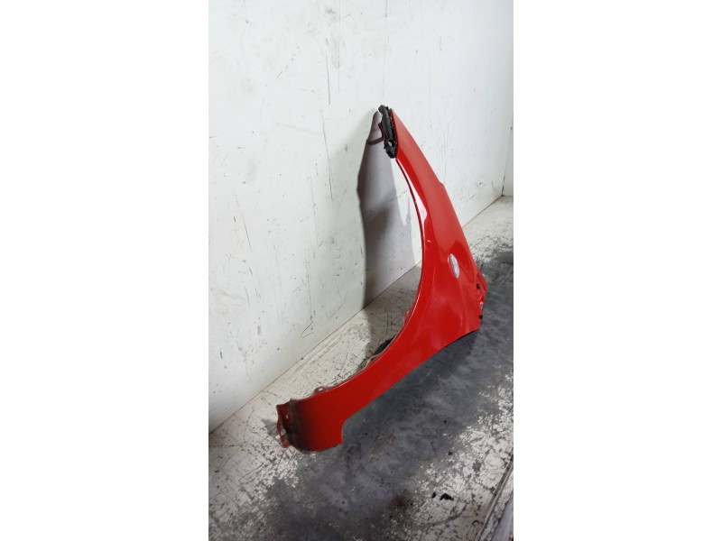 Recambio de aleta delantera izquierda para toyota yaris 1.3 16v cat referencia OEM IAM   