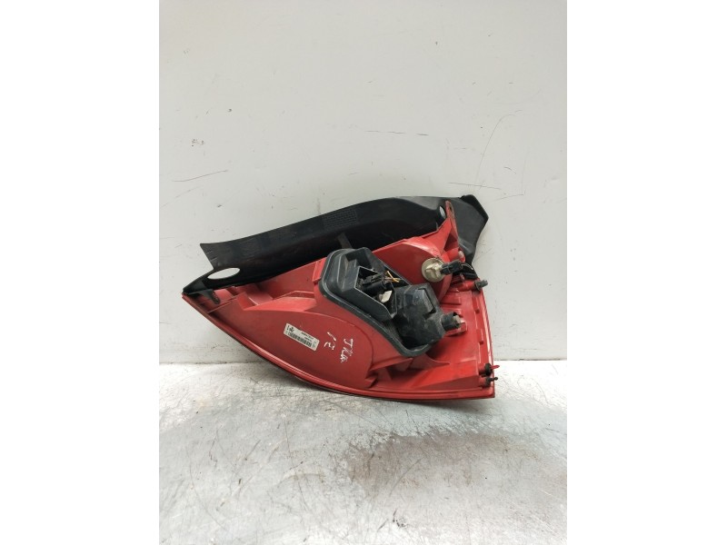 Recambio de piloto trasero izquierdo para renault megane ii berlina 5p referencia OEM IAM 820041321489038181  