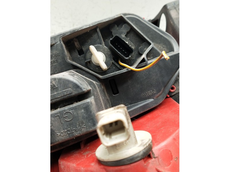 Recambio de piloto trasero izquierdo para renault megane ii berlina 5p referencia OEM IAM 820041321489038181  