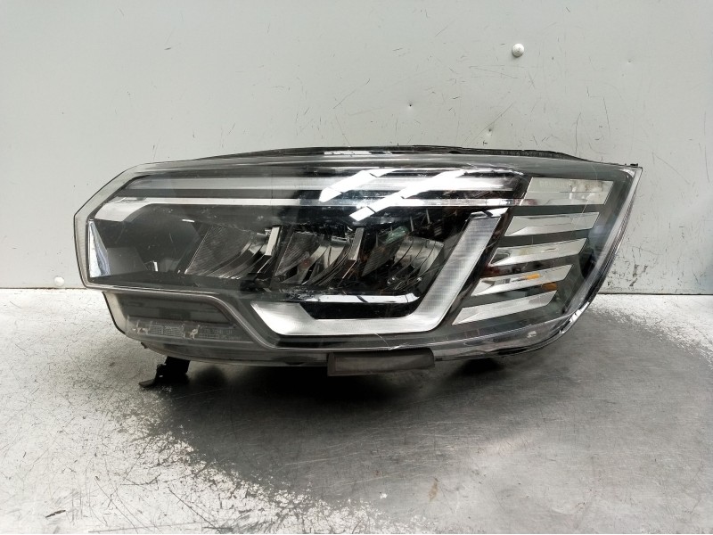 Recambio de faro izquierdo para renault trafic iii furgoneta (fg_) 2.0 dci 110 (fgmw) referencia OEM IAM 260601790r  