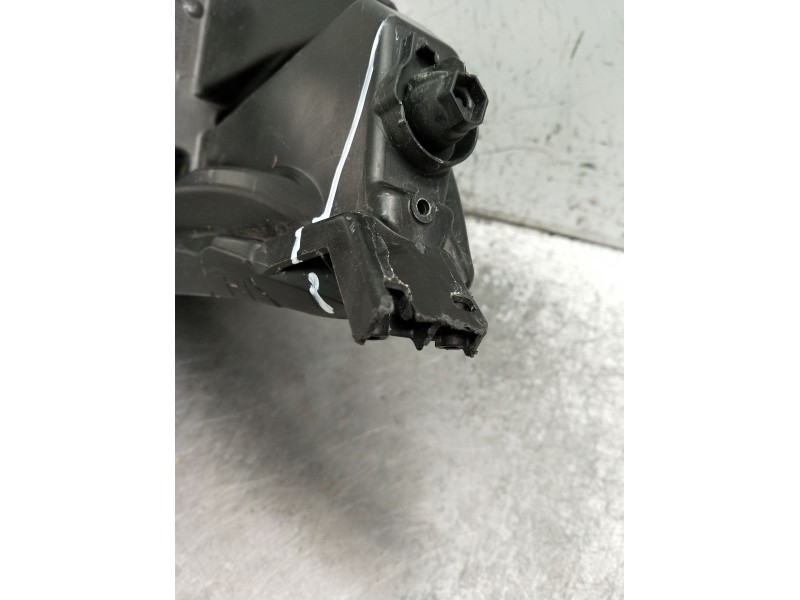 Recambio de faro izquierdo para renault trafic iii furgoneta (fg_) 2.0 dci 110 (fgmw) referencia OEM IAM 260601790r  
