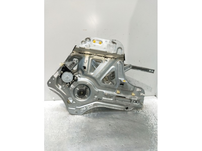 Recambio de elevalunas delantero derecho para kia carnival / grand carnival iii (vq) 2.9 crdi referencia OEM IAM 824604D000  