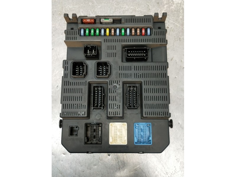 Recambio de caja reles / fusibles para citroën c4 coupe by loeb referencia OEM IAM 9663798480  