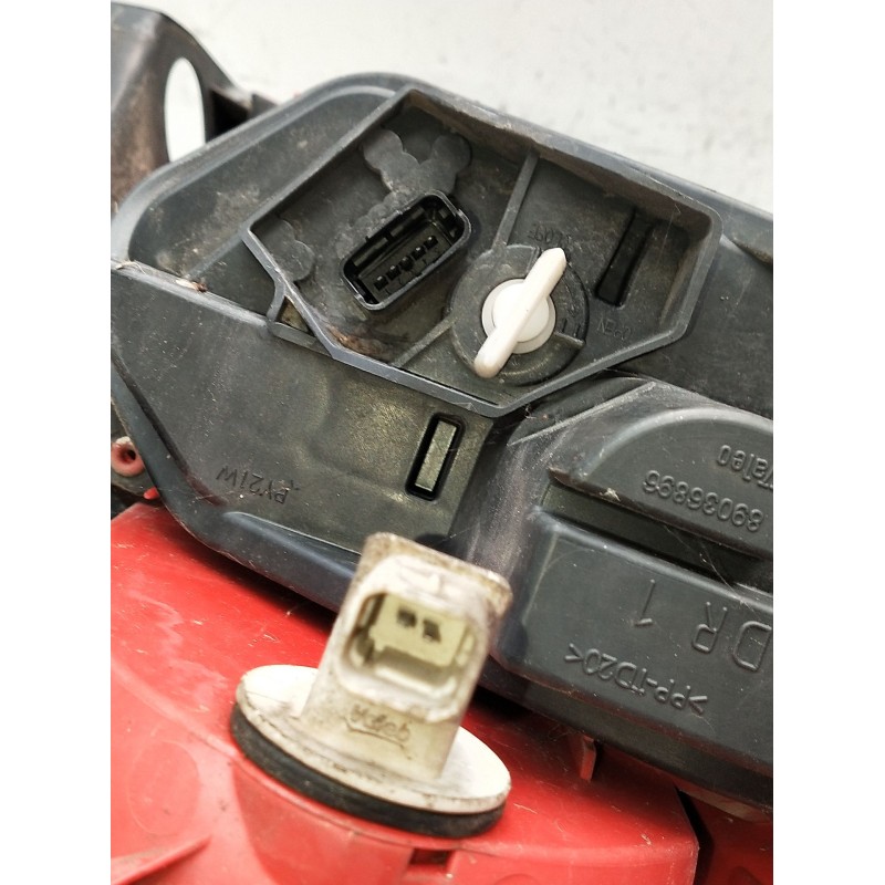 Recambio de piloto trasero derecho para renault megane ii (bm0/1_, cm0/1_) 1.9 dci referencia OEM IAM 820041321689038182  