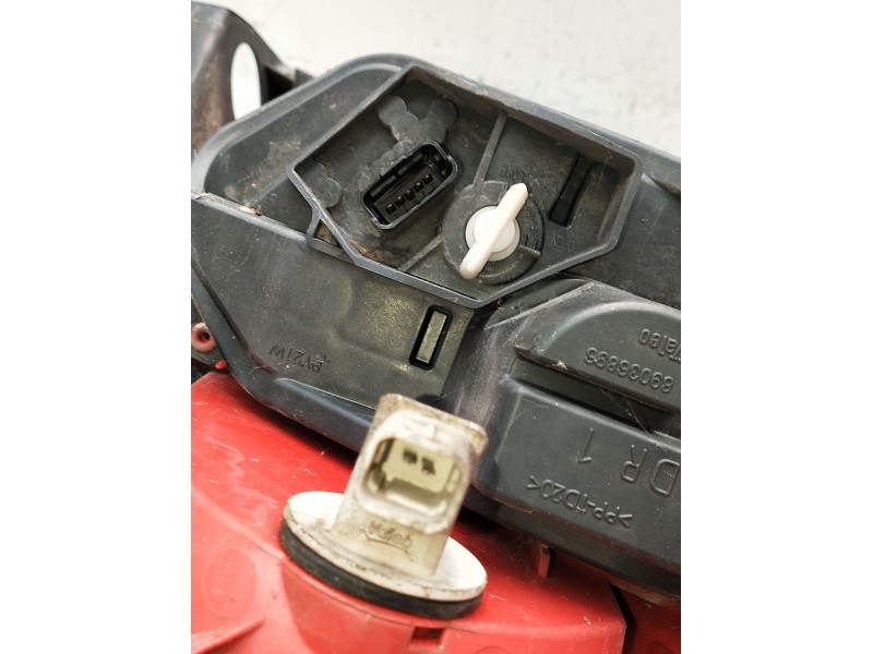 Recambio de piloto trasero derecho para renault megane ii (bm0/1_, cm0/1_) 1.9 dci referencia OEM IAM 820041321689038182  