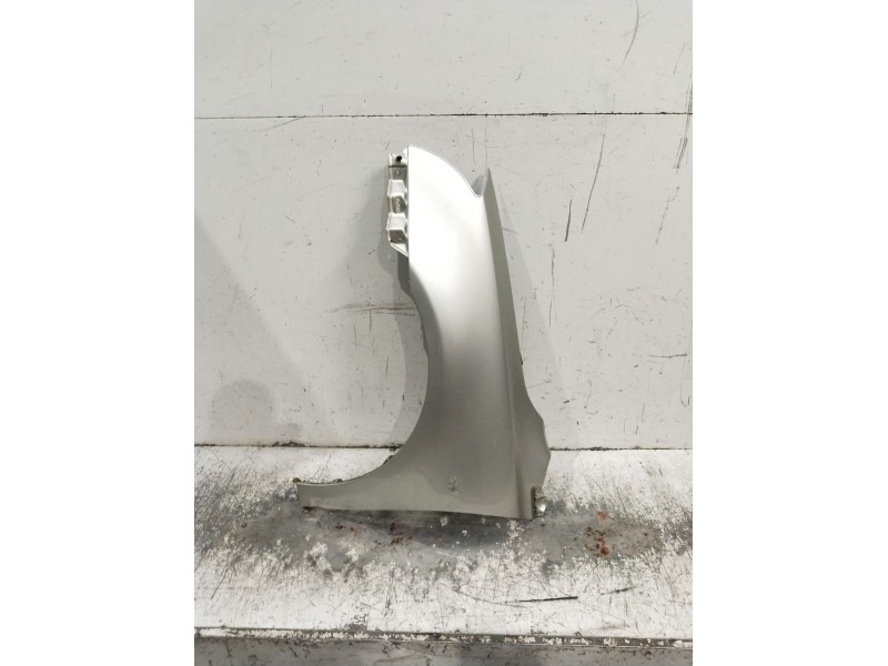 Recambio de aleta delantera izquierda para toyota avensis berlina (t25) 1.8 sol sedán (4-ptas.) referencia OEM IAM   