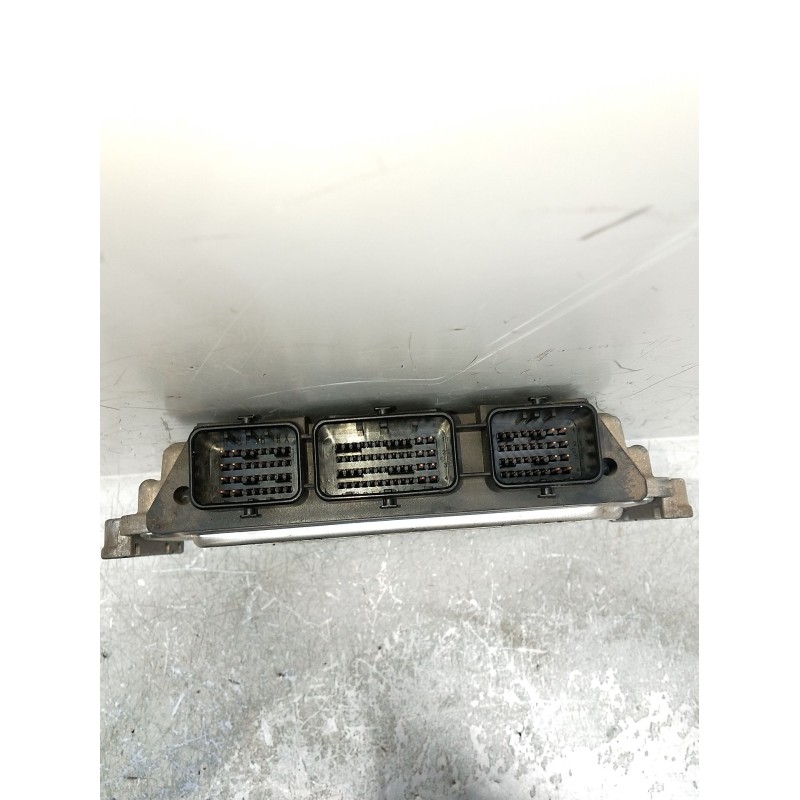 Recambio de centralita motor uce para citroën c4 coupe by loeb referencia OEM IAM 0281013331  