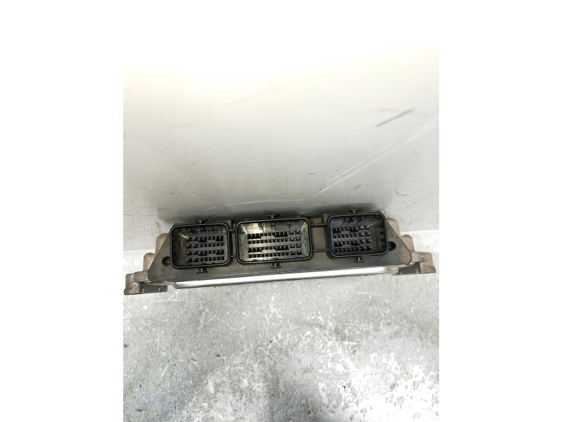 Recambio de centralita motor uce para citroën c4 coupe by loeb referencia OEM IAM 0281013331  