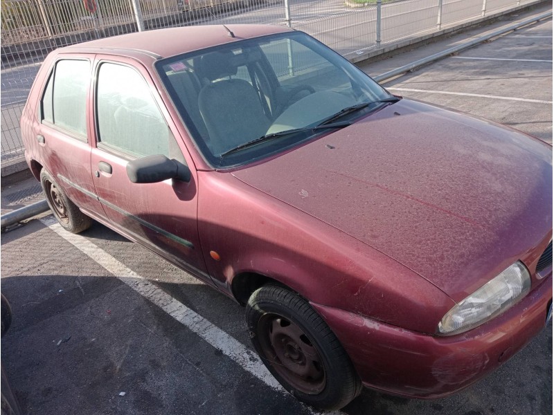ford fiesta berlina del año 1998