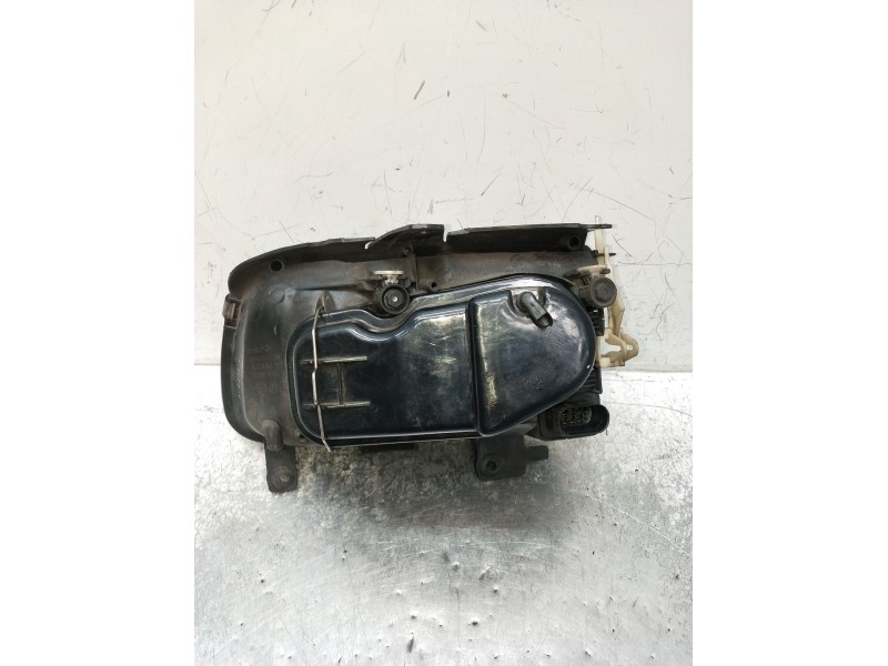Recambio de faro derecho para volkswagen polo (6n2) 1.9 sdi referencia OEM IAM 084411139R  