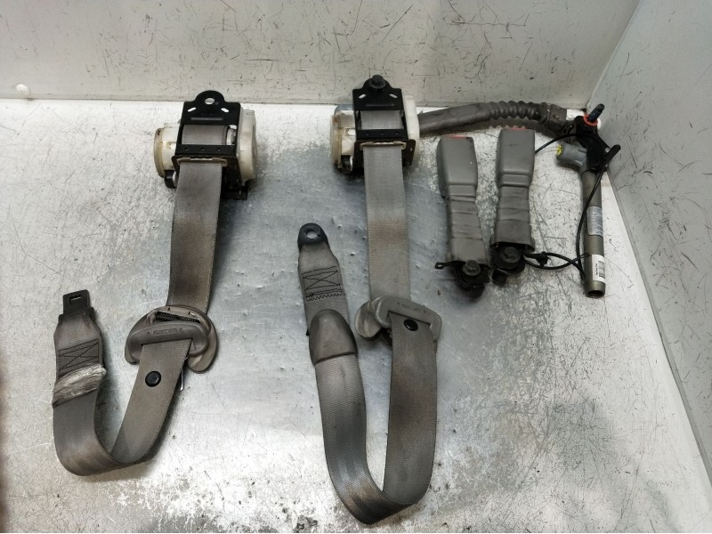 Recambio de juego cinturones delantero para kia carnival / grand carnival iii (vq) 2.9 crdi referencia OEM IAM   