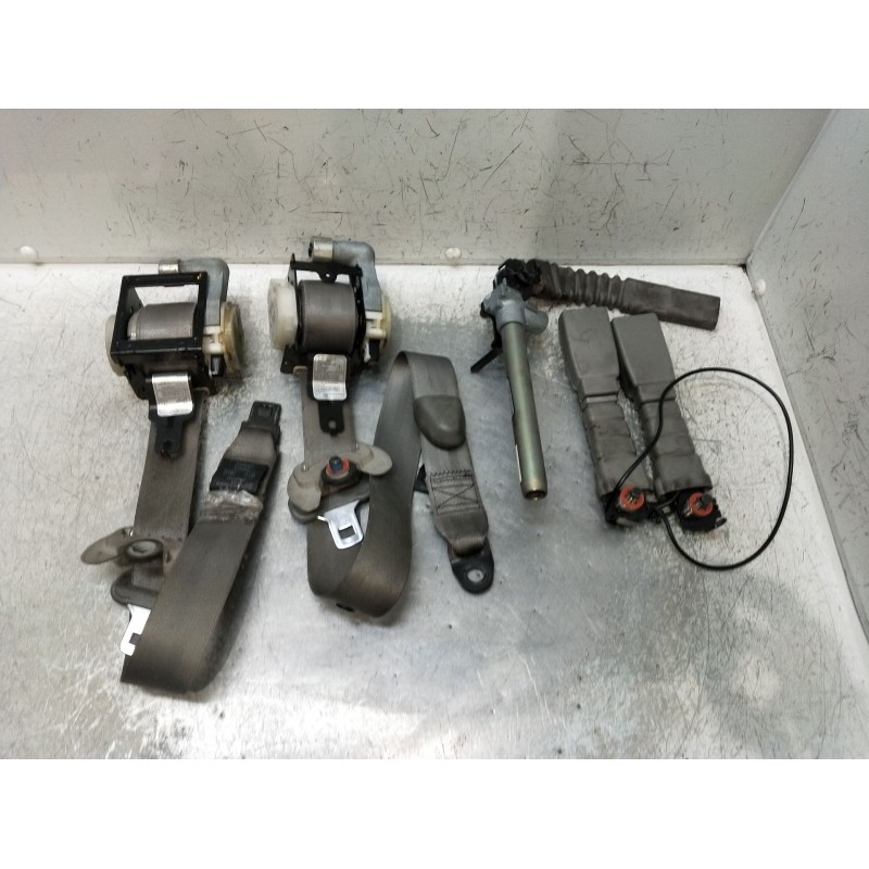 Recambio de juego cinturones delantero para kia carnival / grand carnival iii (vq) 2.9 crdi referencia OEM IAM   