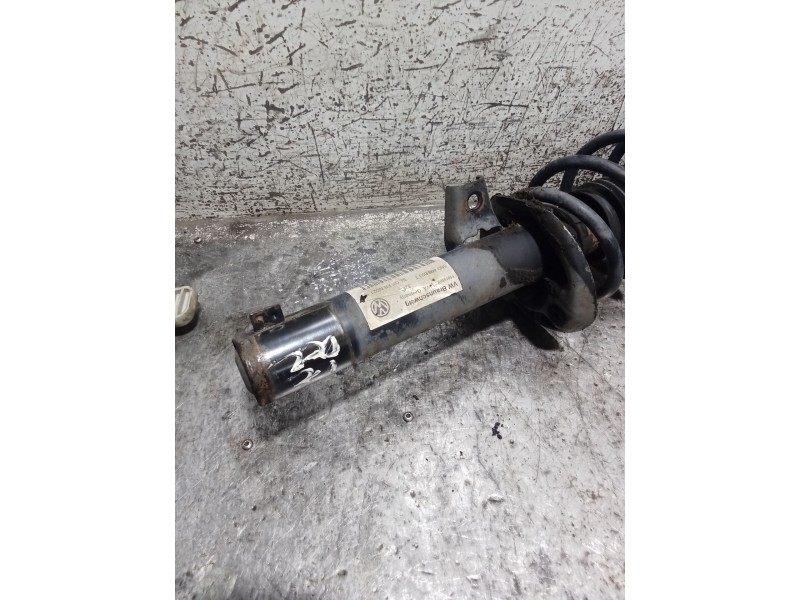 Recambio de amortiguador delantero izquierdo para volkswagen tiguan (5n1) advance referencia OEM IAM 16A8A2VWA5N0413031K 6110013