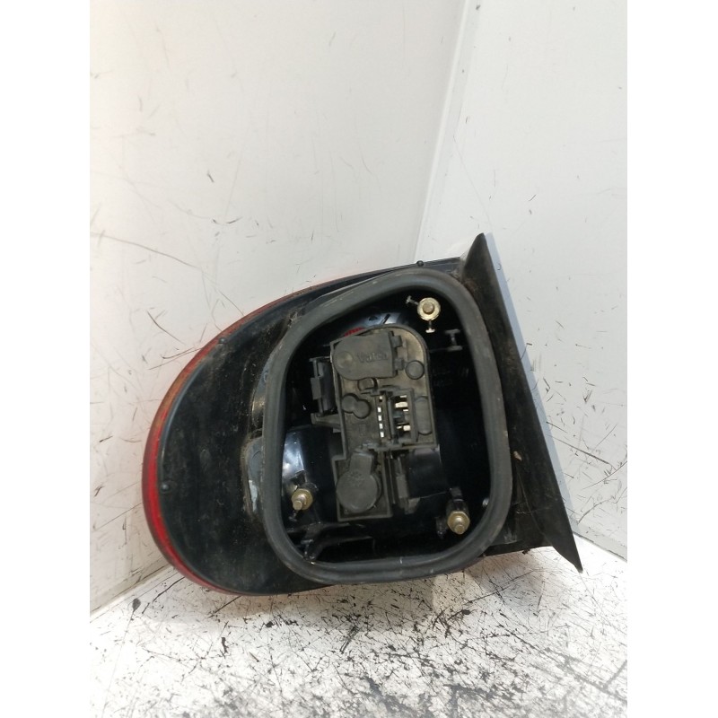 Recambio de piloto trasero derecho para renault megane i fase 2 classic (la..) referencia OEM IAM 7700428059  