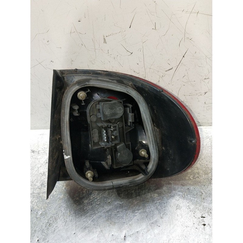 Recambio de piloto trasero izquierdo para renault megane i fase 2 classic (la..) referencia OEM IAM 7700428058  