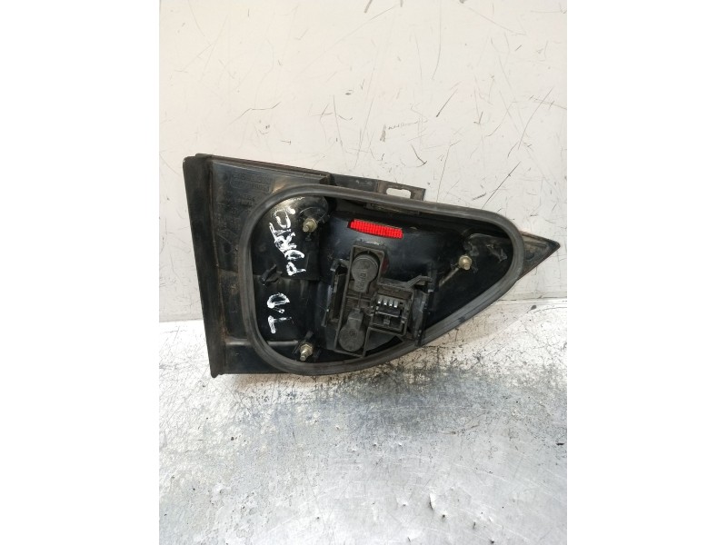 Recambio de piloto trasero derecho interior para renault megane i fase 2 classic (la..) referencia OEM IAM 7700428053  