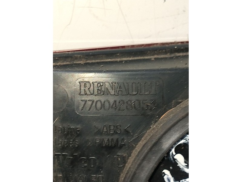 Recambio de piloto trasero derecho interior para renault megane i fase 2 classic (la..) referencia OEM IAM 7700428053  