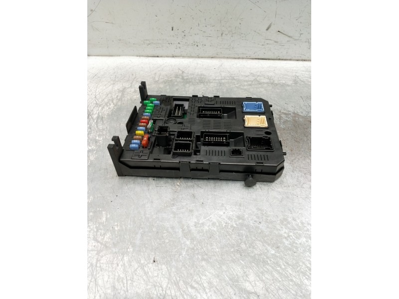 Recambio de caja reles / fusibles para peugeot 308 sw urban referencia OEM IAM 966405908001  