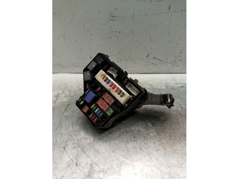 Recambio de caja reles / fusibles para toyota yaris live referencia OEM IAM   