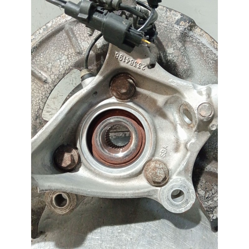 Recambio de mangueta delantera derecha para opel insignia b sports tourer (z18) 2.0 cdti (35) referencia OEM IAM 23384198  