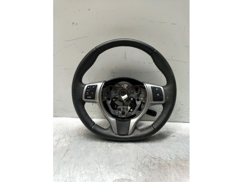 Recambio de volante para toyota yaris live referencia OEM IAM 306744199483ac451000d490c1  