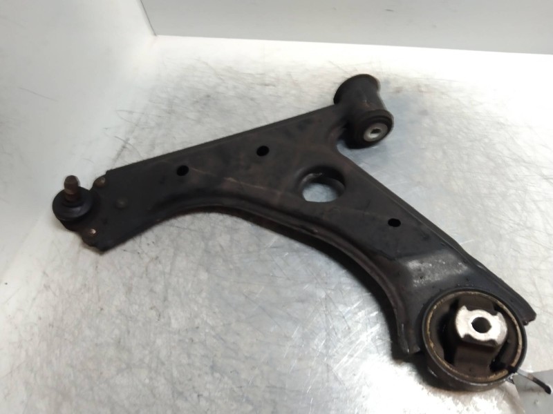 Recambio de brazo suspension inferior delantero izquierdo para peugeot bipper básico referencia OEM IAM   