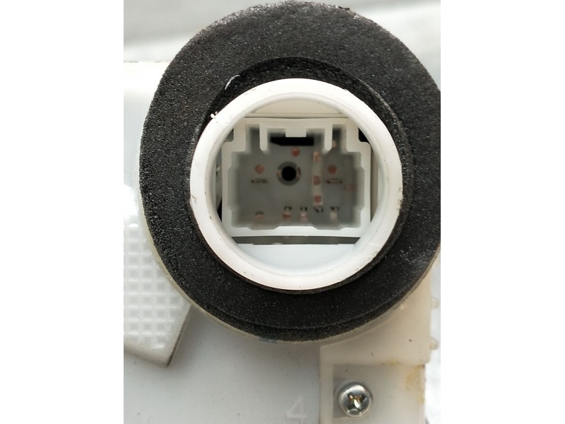 Recambio de motor cierre centralizado delantero derecho para toyota yaris live referencia OEM IAM 5p  