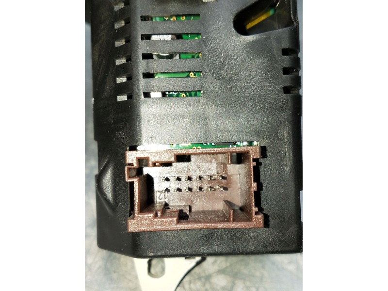 Recambio de pantalla multifuncion para peugeot 308 sw urban referencia OEM IAM 966464428002  