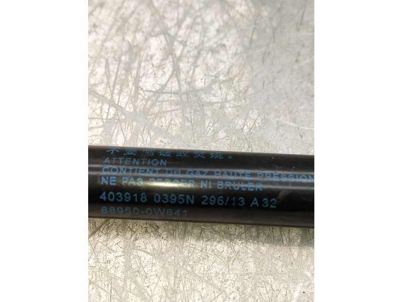 Recambio de amortiguadores maletero / porton para toyota yaris live referencia OEM IAM 4039180395n689500w641  