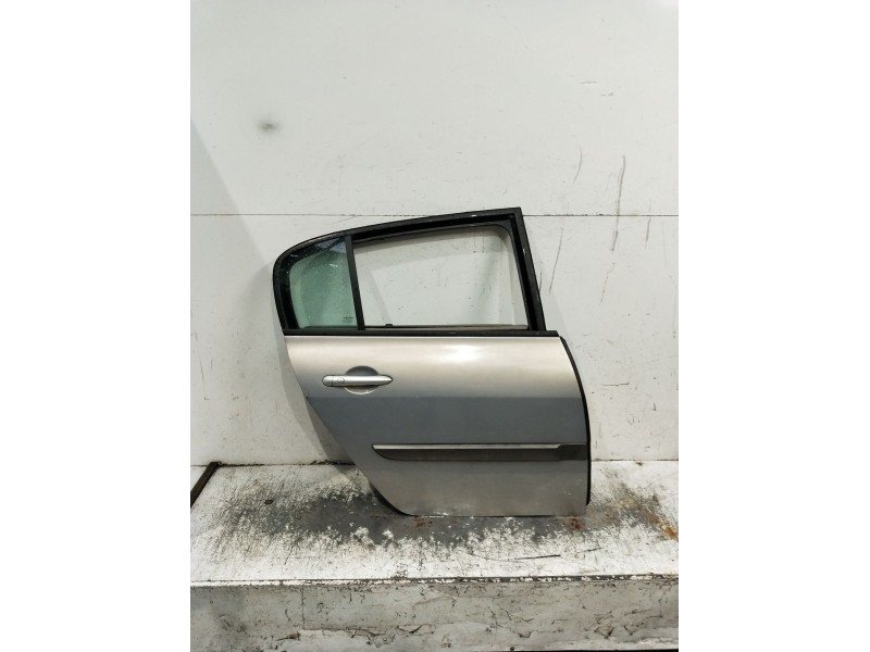 Recambio de puerta trasera derecha para renault megane ii classic berlina confort authentique referencia OEM IAM  4p 