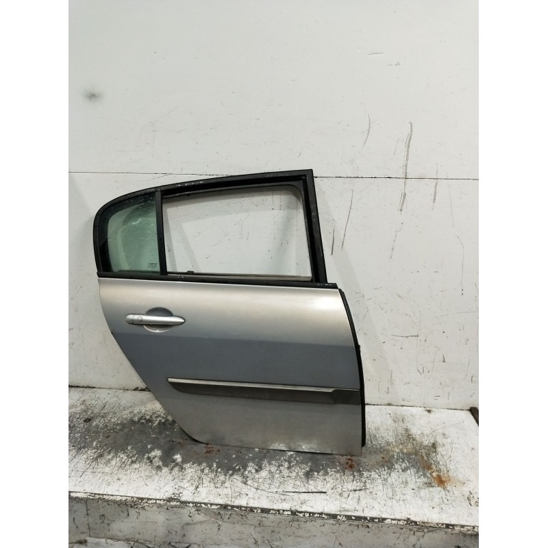 Recambio de puerta trasera derecha para renault megane ii classic berlina confort authentique referencia OEM IAM  4p 
