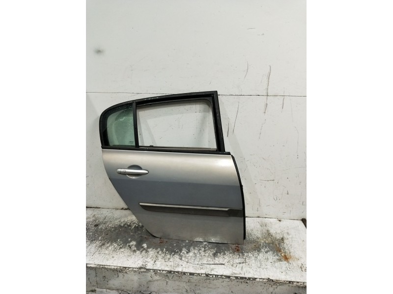 Recambio de puerta trasera derecha para renault megane ii classic berlina confort authentique referencia OEM IAM  4p 