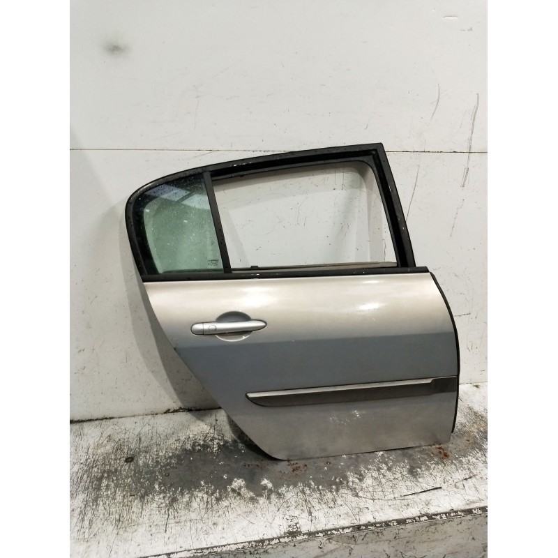 Recambio de puerta trasera derecha para renault megane ii classic berlina confort authentique referencia OEM IAM  4p 
