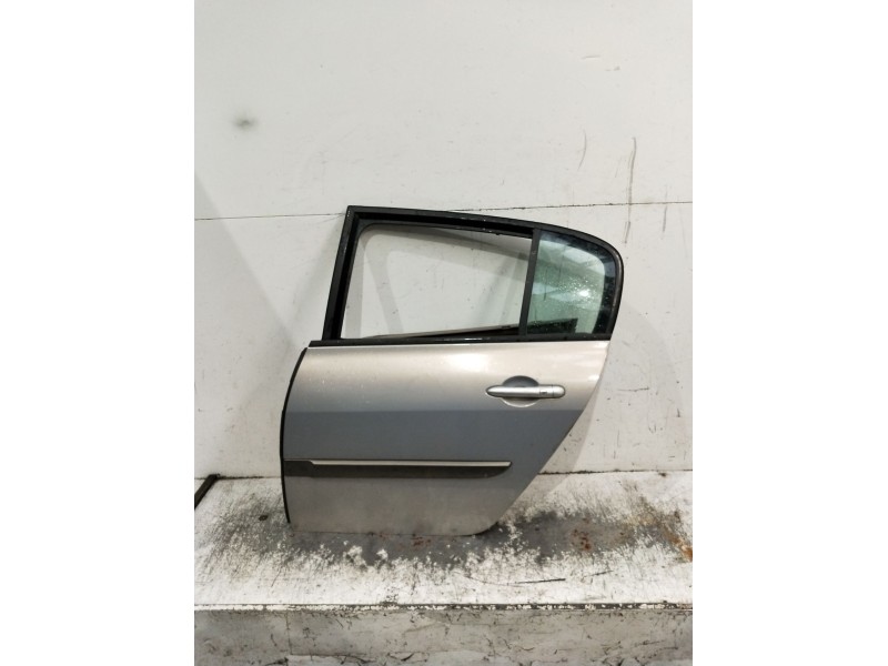 Recambio de puerta trasera izquierda para renault megane ii classic berlina confort authentique referencia OEM IAM  4p 
