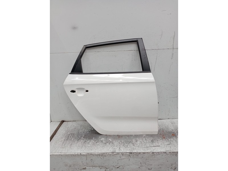 Recambio de puerta trasera derecha para kia carens ( ) referencia OEM IAM  5p 