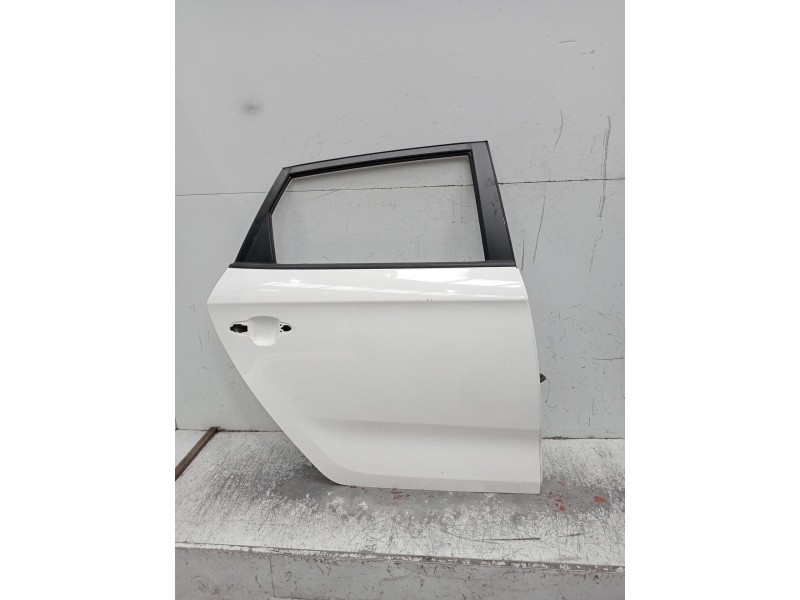 Recambio de puerta trasera derecha para kia carens ( ) referencia OEM IAM  5p 