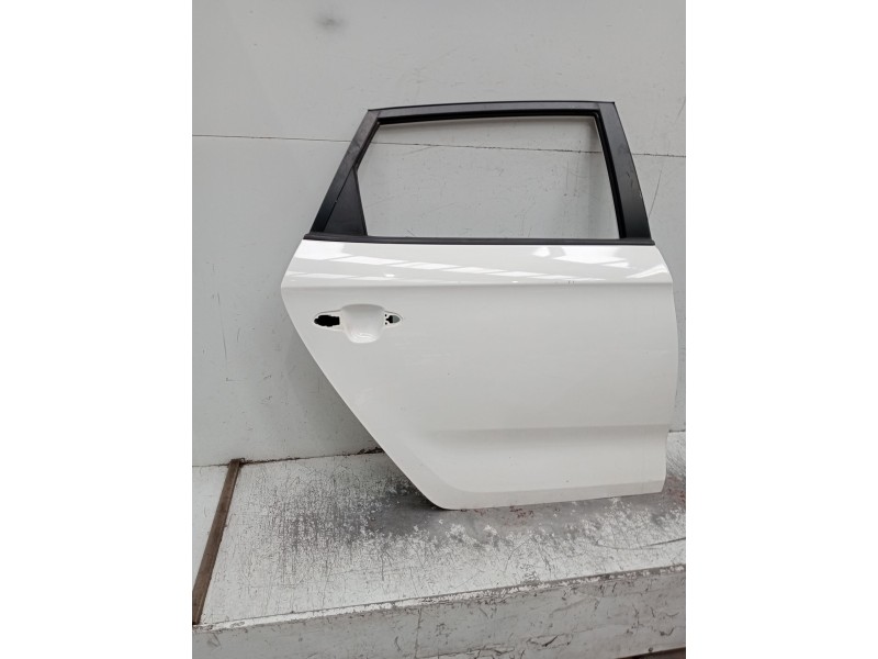 Recambio de puerta trasera derecha para kia carens ( ) referencia OEM IAM  5p 