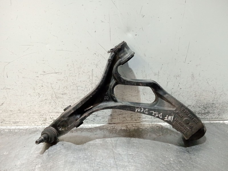 Recambio de brazo suspension inferior delantero derecho para volkswagen touareg (7la) referencia OEM IAM 7L0407154A  