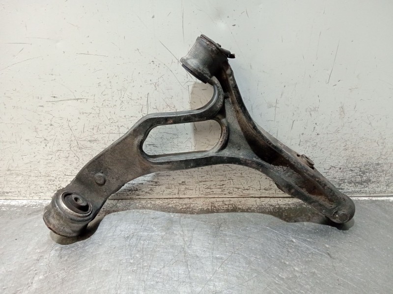 Recambio de brazo suspension inferior delantero derecho para volkswagen touareg (7la) referencia OEM IAM 7L0407154A  