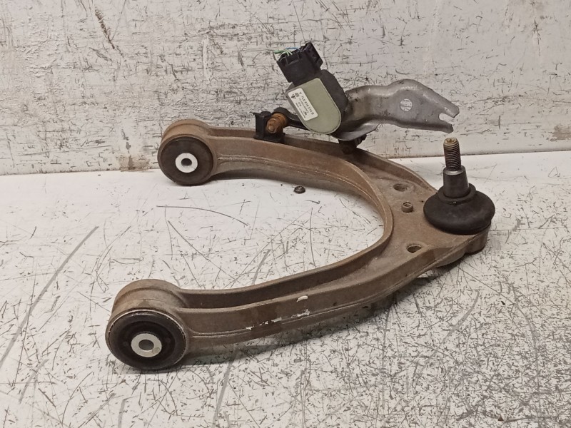 Recambio de brazo suspension superior delantero derecho para volkswagen touareg (7la) tdi r5 referencia OEM IAM 7LO407047A  