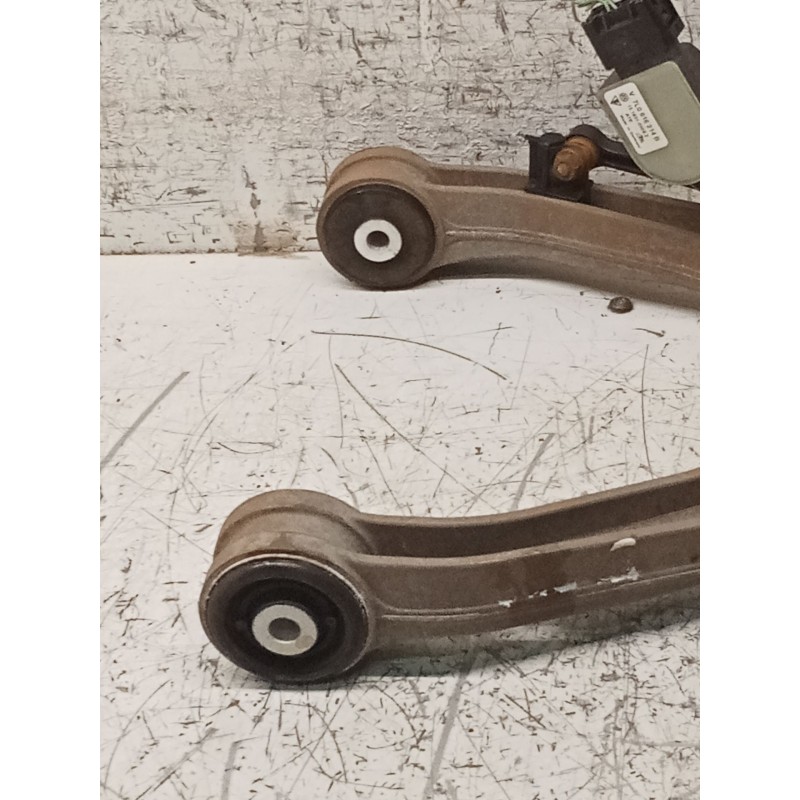 Recambio de brazo suspension superior delantero derecho para volkswagen touareg (7la) tdi r5 referencia OEM IAM 7LO407047A  