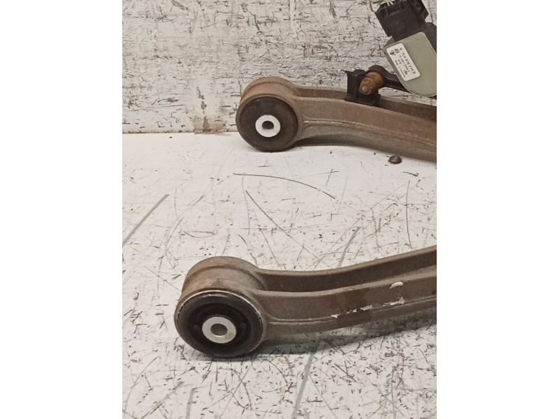 Recambio de brazo suspension superior delantero derecho para volkswagen touareg (7la) tdi r5 referencia OEM IAM 7LO407047A  