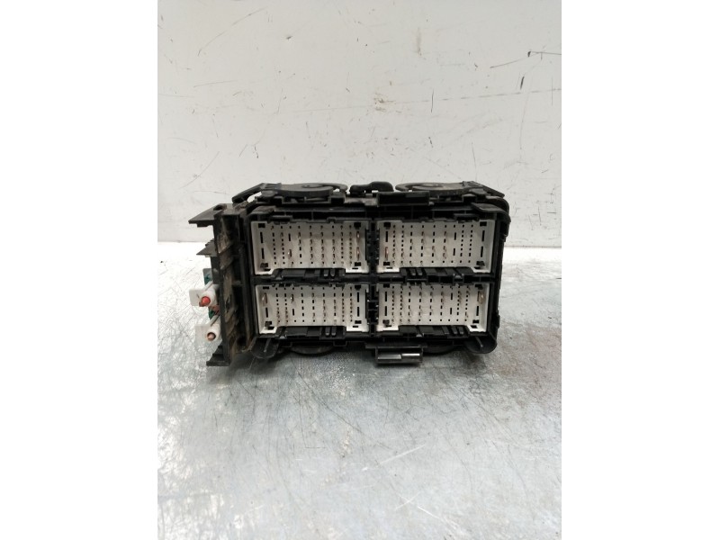 Recambio de caja reles / fusibles para opel insignia b sports tourer (z18) 2.0 cdti (35) referencia OEM IAM 3911662701  