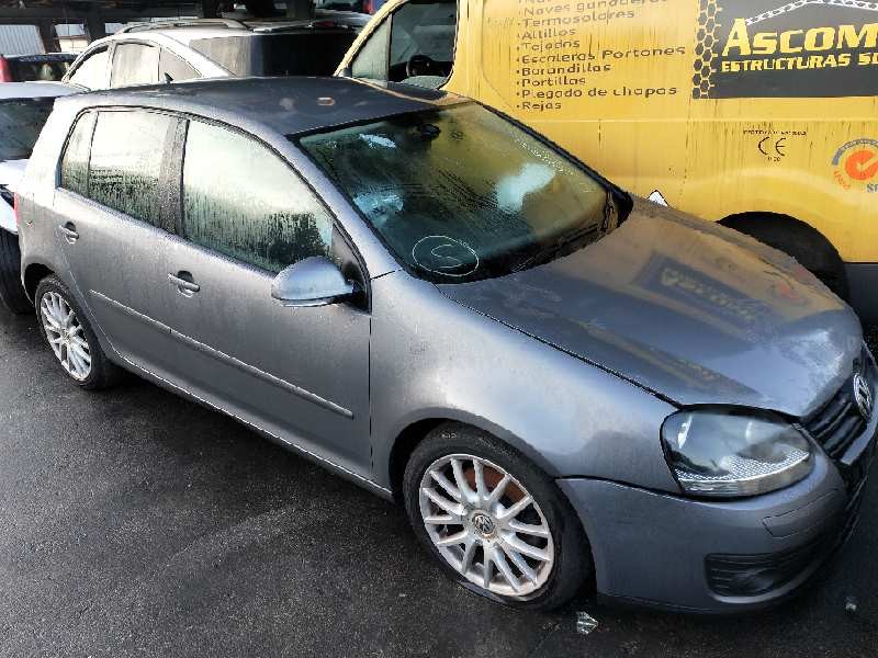 volkswagen golf v berlina (1k1) del año 2007