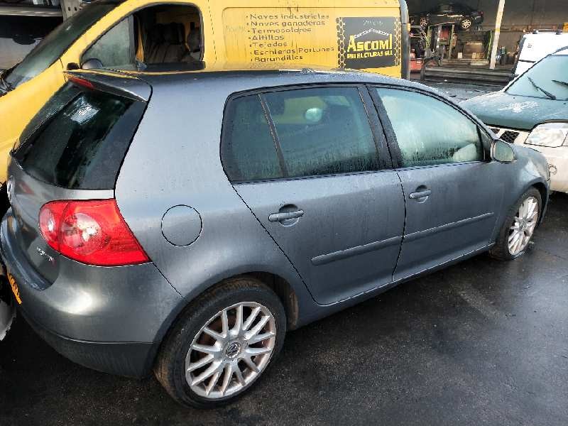 volkswagen golf v berlina (1k1) del año 2007