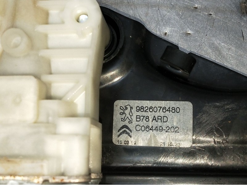 Recambio de elevalunas trasero derecho para citroën c4 spacetourer 1.2 referencia OEM IAM 9826076480 5P 